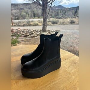 Steve Madden Jitter Platform Chelsea Boots Black Leather Lug Sole Size 8.5